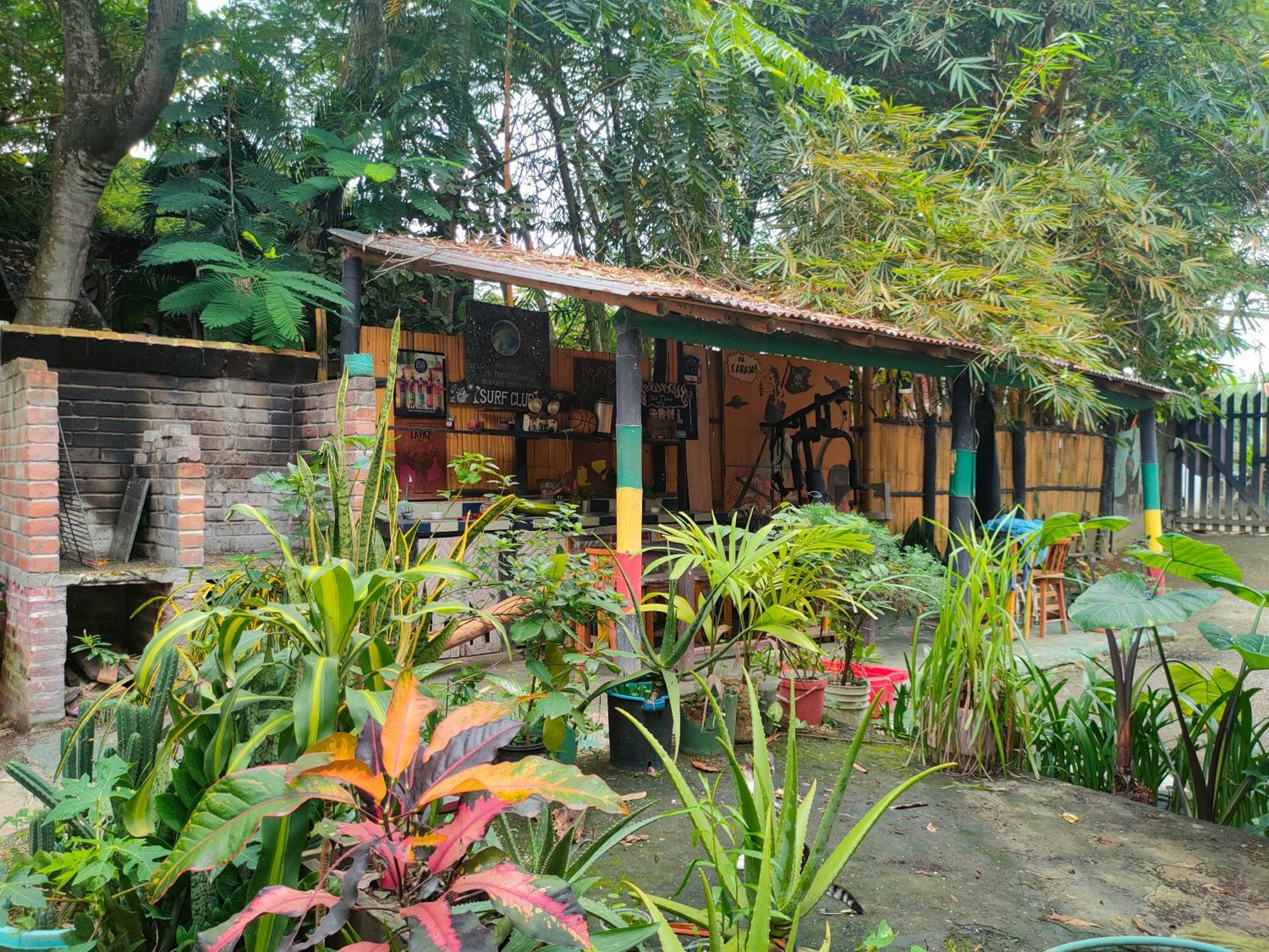 Montañita Al Carajo House Backpackers Hostホステル エクステリア 写真