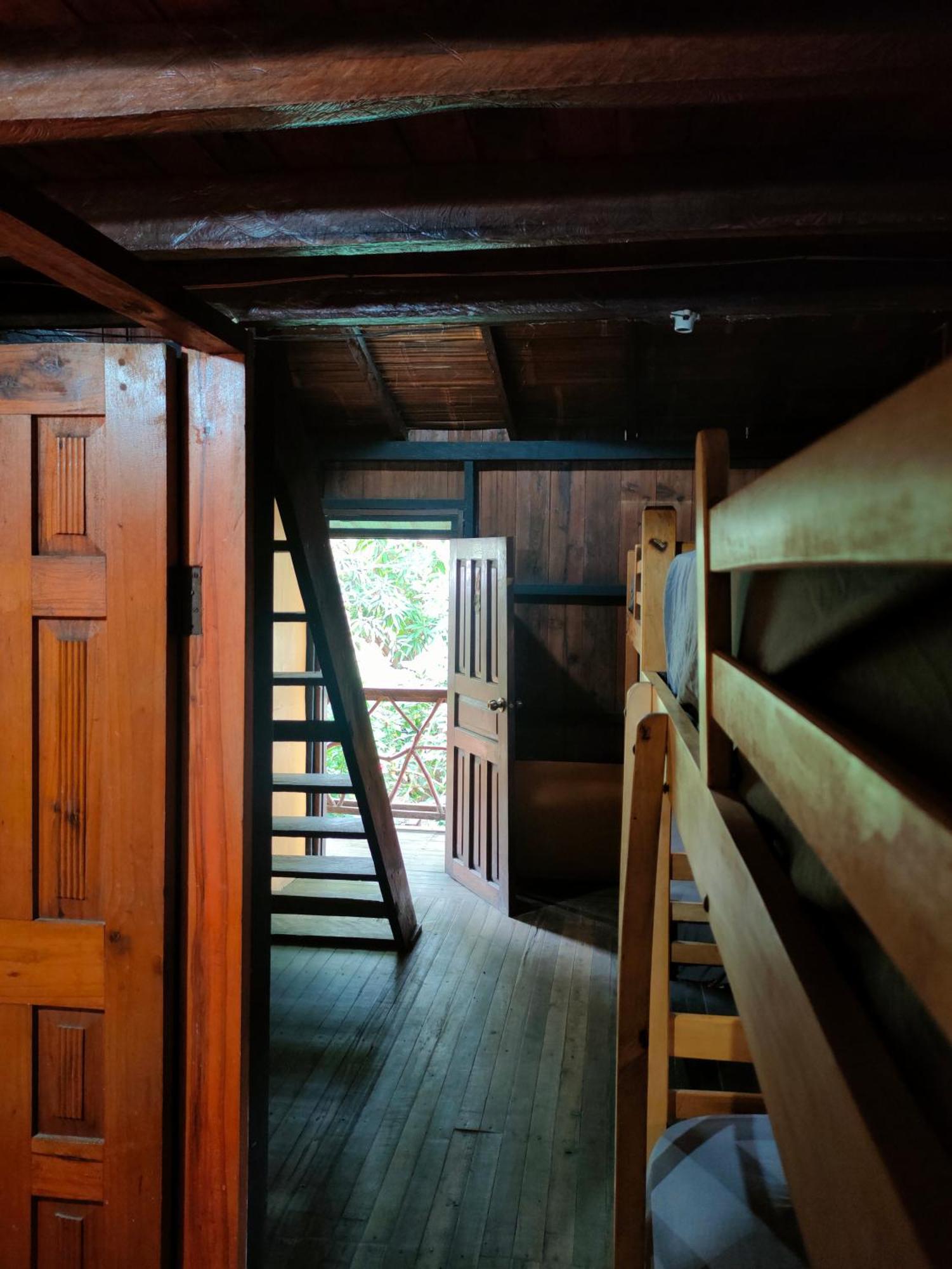 Montañita Al Carajo House Backpackers Hostホステル エクステリア 写真