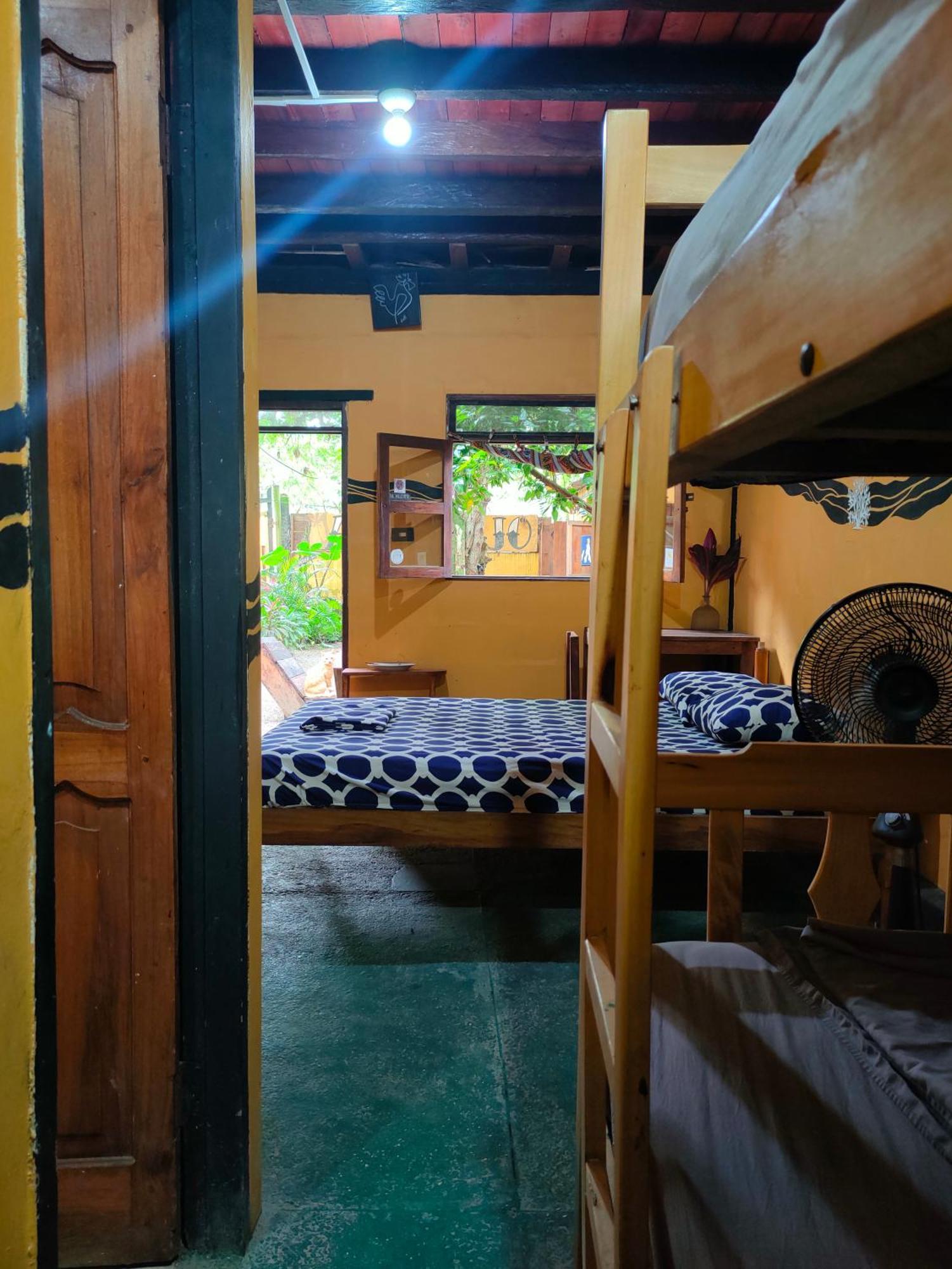 Montañita Al Carajo House Backpackers Hostホステル エクステリア 写真