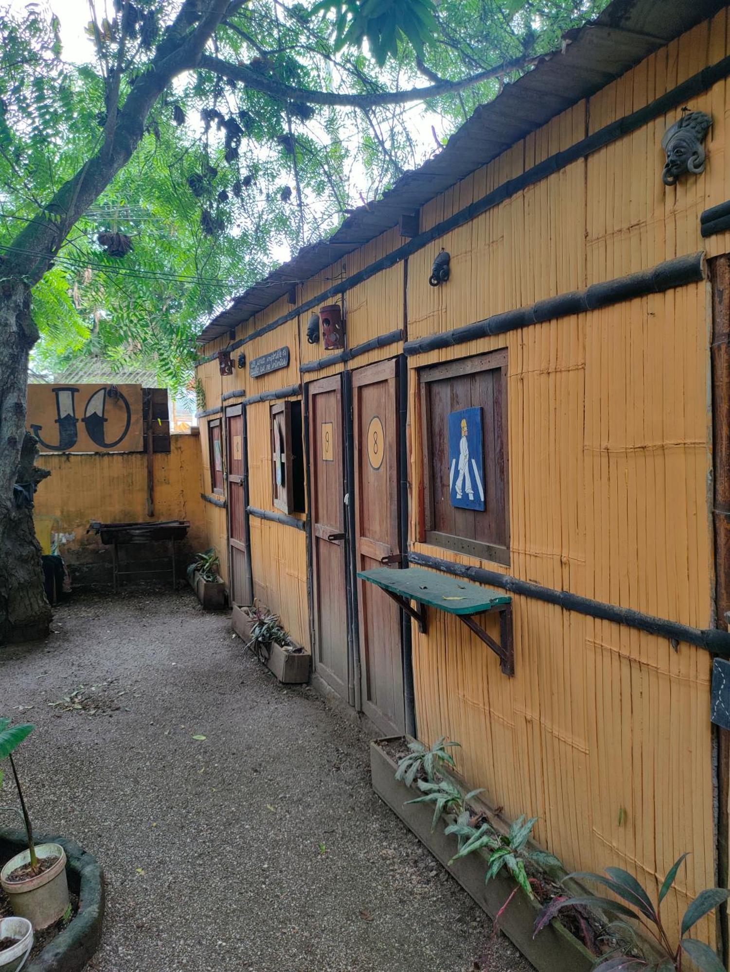Montañita Al Carajo House Backpackers Hostホステル エクステリア 写真