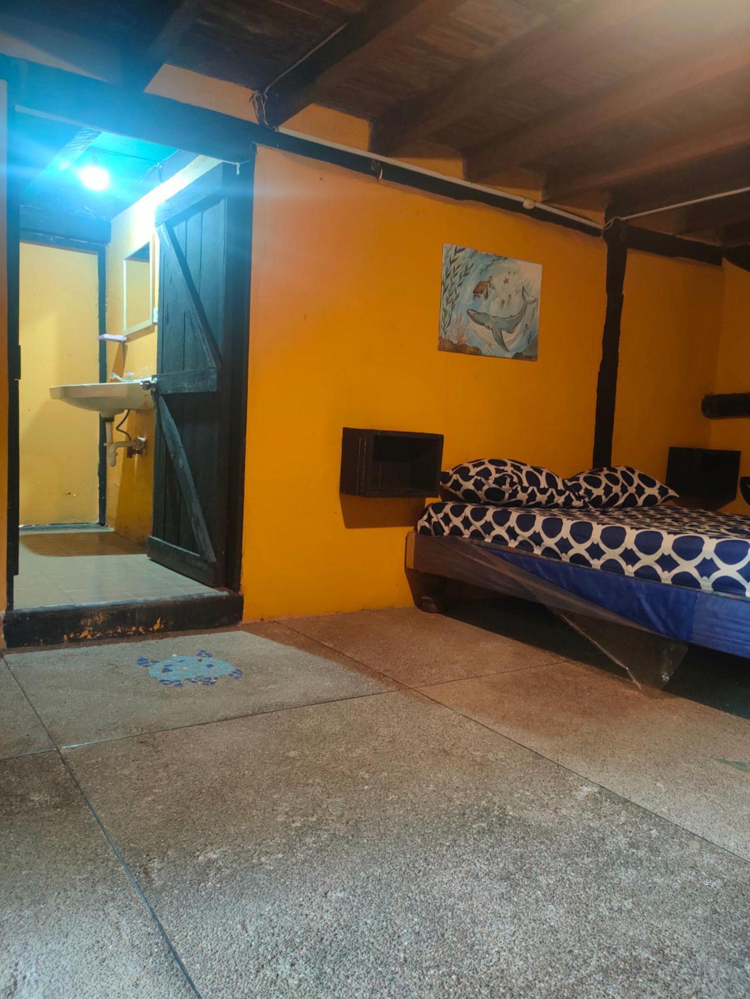 Montañita Al Carajo House Backpackers Hostホステル エクステリア 写真