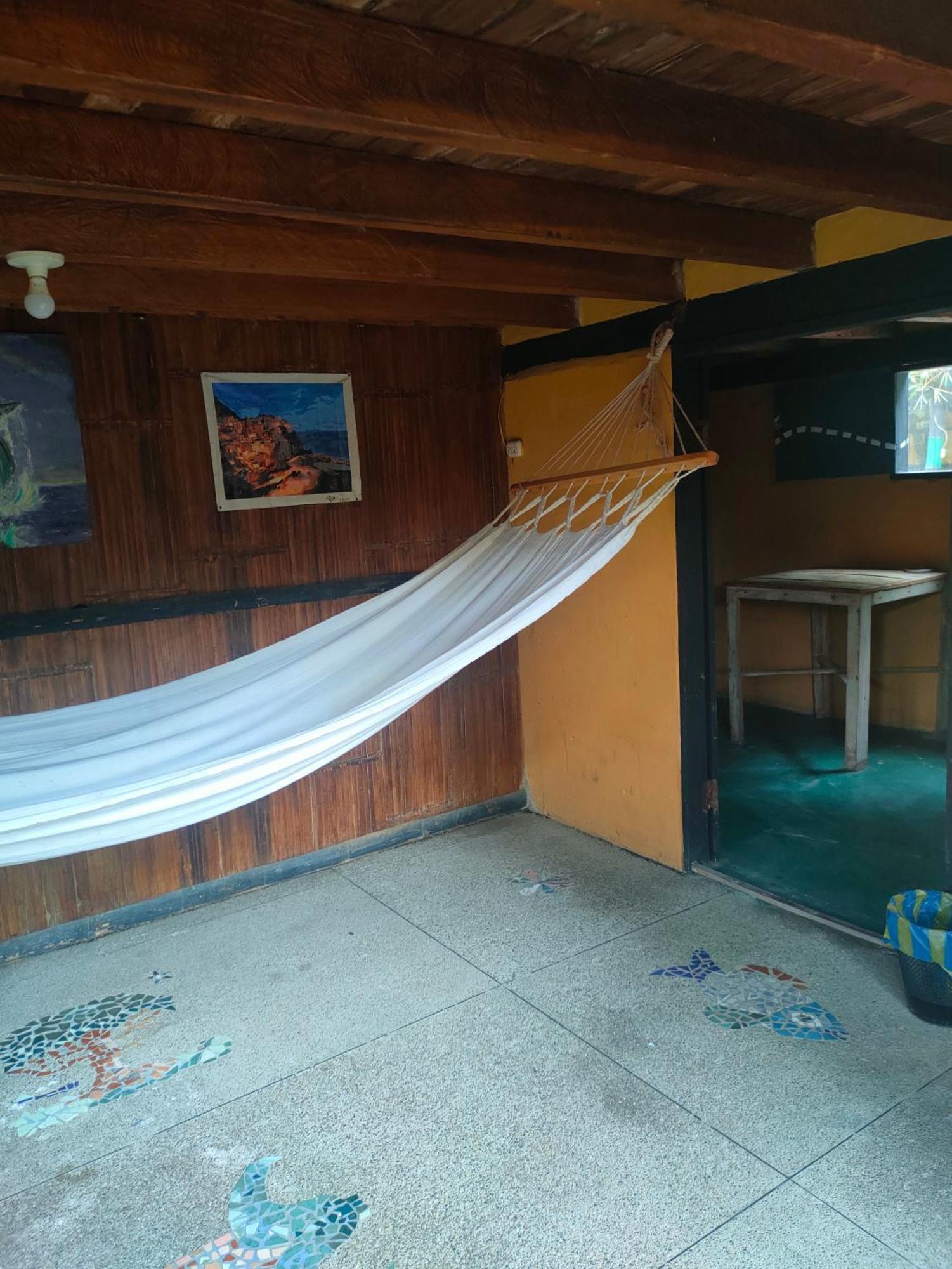 Montañita Al Carajo House Backpackers Hostホステル エクステリア 写真