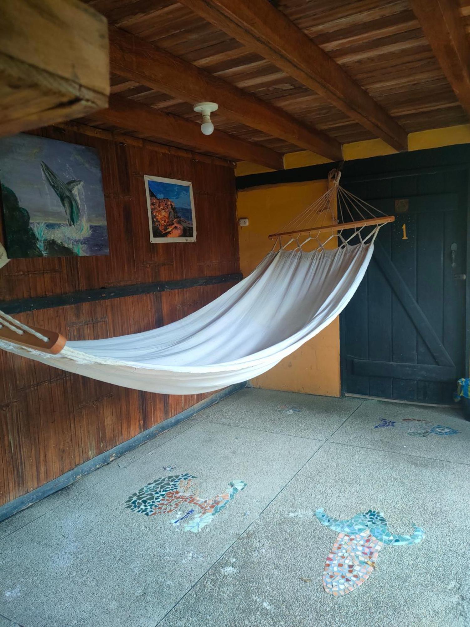 Montañita Al Carajo House Backpackers Hostホステル エクステリア 写真